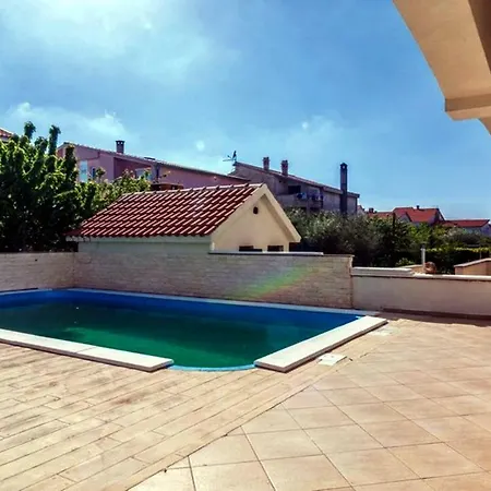 Holiday House With Pool, 4 Bedrooms, * Zara