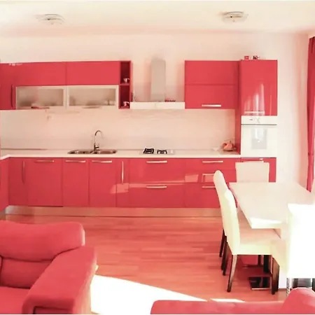 Holiday House With Pool, 4 Bedrooms, Zara
