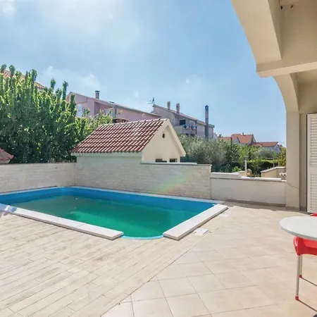 Holiday House With Pool, 4 Bedrooms, Villa Zara